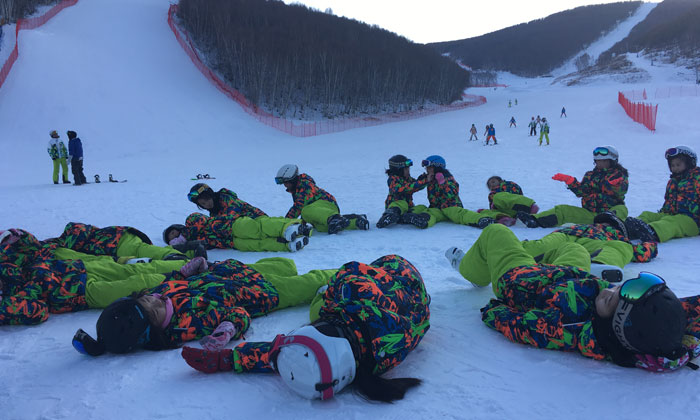躺雪