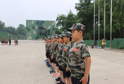 軍事將帥冬令營讓孩子學(xué)習(xí)優(yōu)秀的軍人品質(zhì)