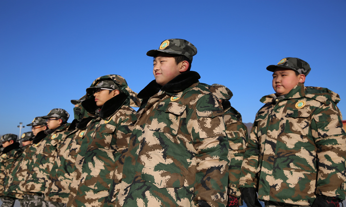 寒假軍事冬令營磨煉擁有必勝決心的少年特種兵