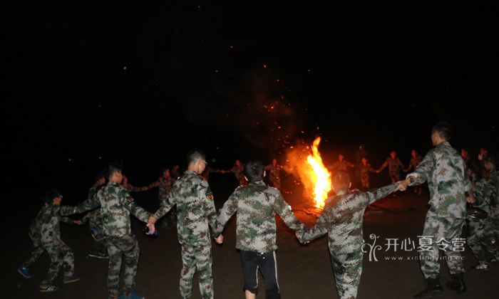 魔鬼軍事冬令營(yíng)