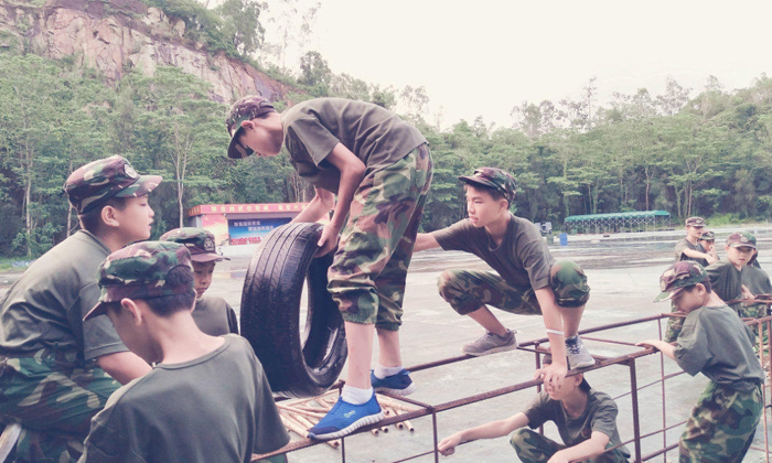 軍事冬令營(yíng)