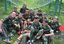 參加軍旅冬令營圓孩子軍人夢