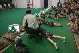 參加軍事冬令營(yíng)改變孩子的懶惰性格