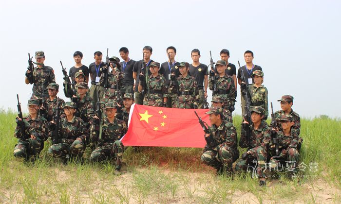 國內(nèi)中學(xué)生軍事冬令營