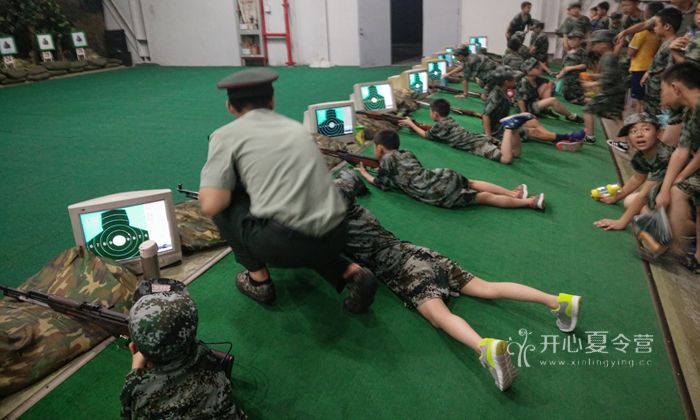 軍事冬令營(yíng)