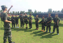 軍事冬令營(yíng)培養(yǎng)孩子樂(lè)觀的心態(tài)