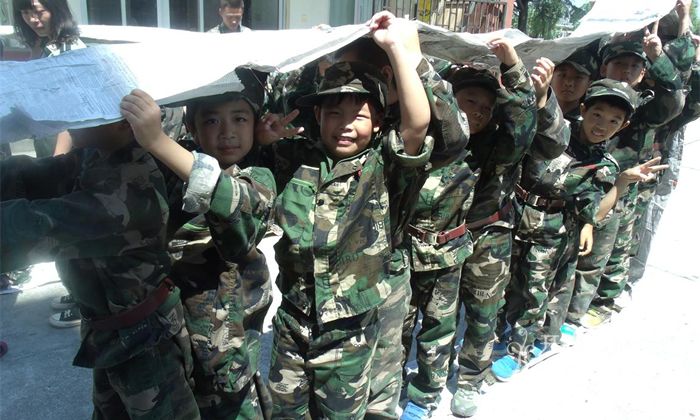 國內(nèi)中學(xué)生軍事冬令營