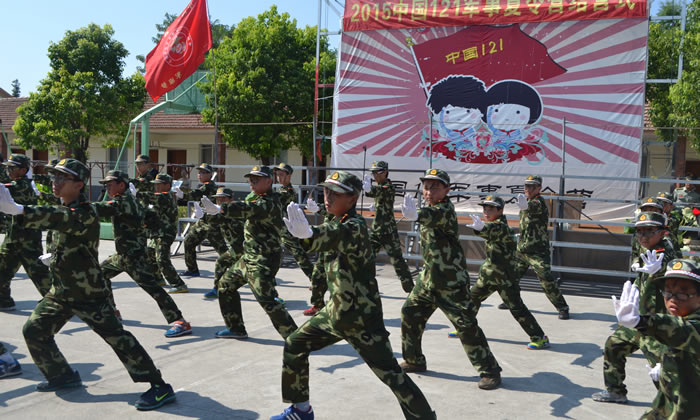 軍事冬令營(yíng)