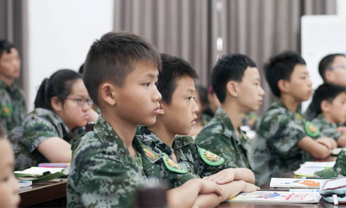 青少年軍事冬令營(yíng)