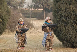 參加軍事冬令營做個(gè)真正男子漢