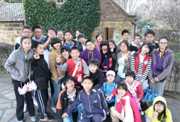 與當(dāng)?shù)貛熒M(jìn)行零距離英文交流
