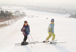 登山雪山之巔