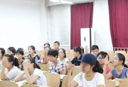 口才培訓(xùn)班提升英語口語表達(dá)的自信
