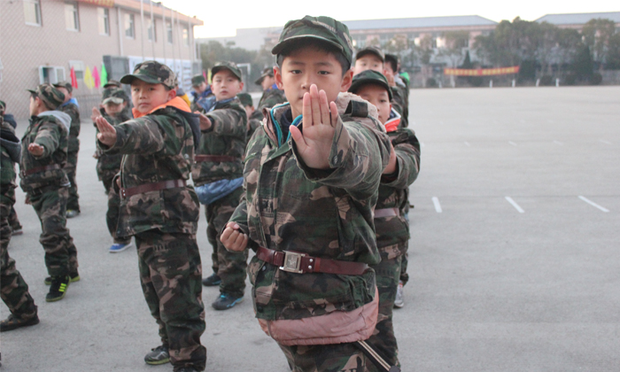 參加軍事勵志冬令營讓青少年孩子勇敢面對挫折！