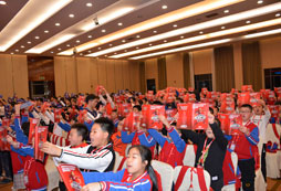 報(bào)告廳聽演講
