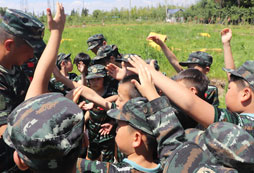 藍組童盟軍事訓(xùn)練冬令營對孩子成長的幫助