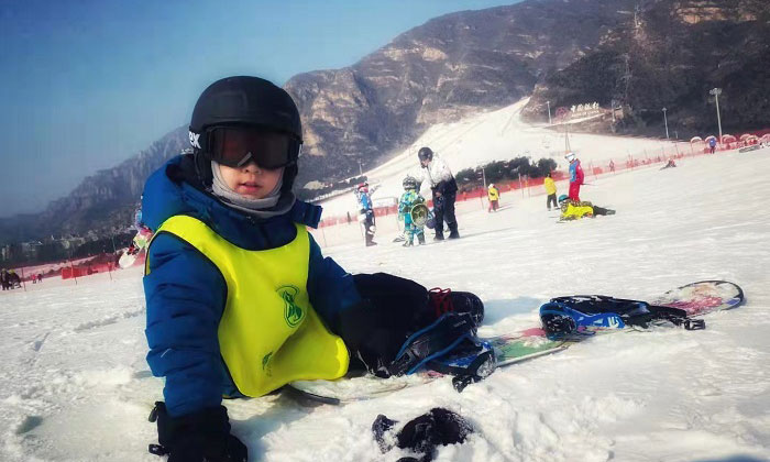 彩育營地滑雪冬令營