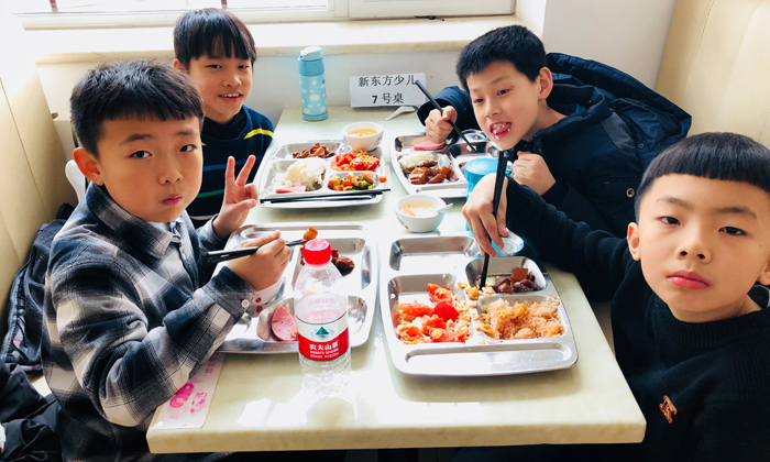 營地伙食