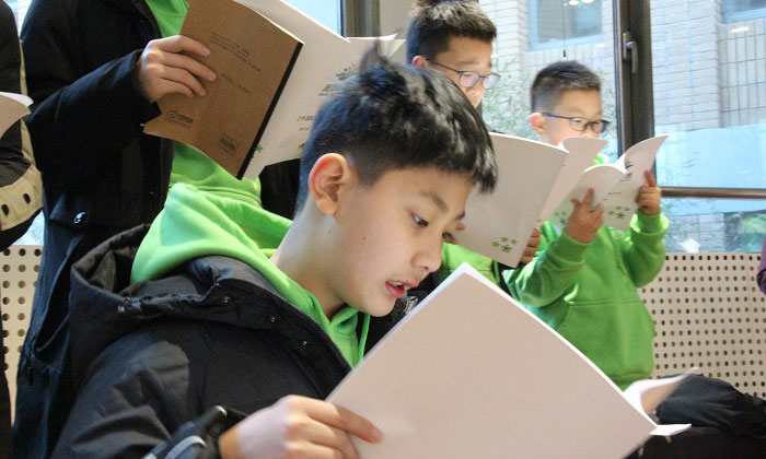 翻書