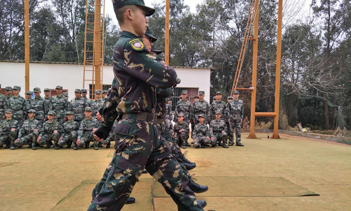 山東小學(xué)生軍事冬令營(yíng)價(jià)格