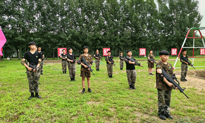 孩子參加軍事夏令營要注意什么？.gif