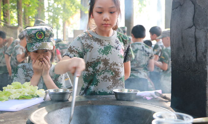 上海中學(xué)生軍事冬令營(yíng)