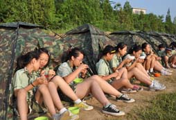 深圳冬令營(yíng)提高孩子的交往能力