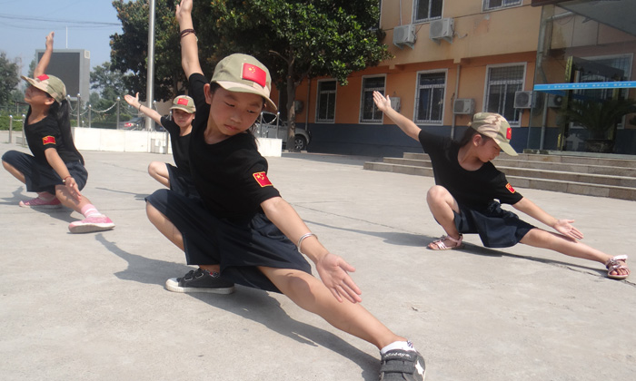深圳軍事拓展冬令營(yíng)