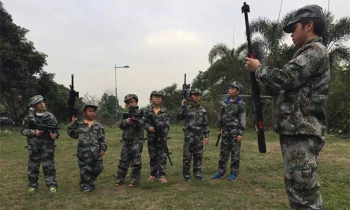 深圳軍訓(xùn)冬令營(yíng)