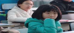 孩子們的聽老師講課