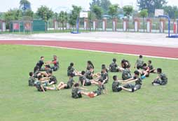 成都軍事訓(xùn)練冬令營如何讓孩子傾聽他人意見