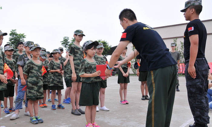 成都軍訓(xùn)冬令營