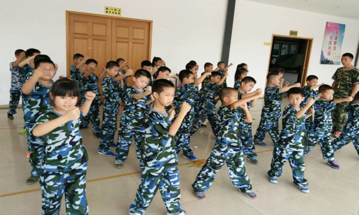 四川青少年軍事冬令營(yíng)