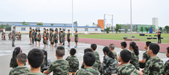 四川軍事冬令營(yíng)幫助孩子改正壞習(xí)慣