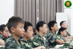 女孩子在寒假訓(xùn)練營中遇到挫折時(shí)該怎么處理
