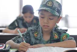 軍事冬令營讓孩子養(yǎng)成了自覺性和主動(dòng)性的好習(xí)慣