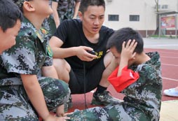 寒假軍事集訓(xùn)冬令營如何讓孩子擺脫依賴性