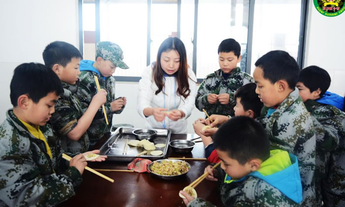 青少年軍事冬令營