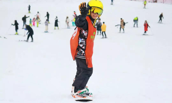 四川附近滑雪冬令營特色
