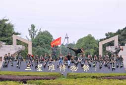 青少年在四川軍事冬令營學(xué)會自律