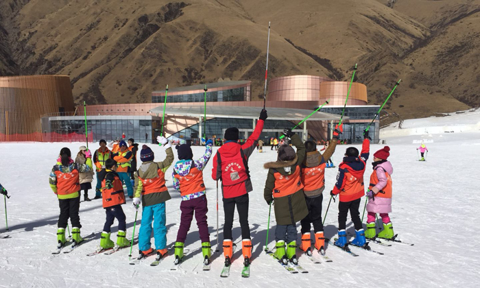 適合7歲以上孩子的四川滑雪冬令營
