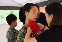 頒發(fā)國旗護(hù)衛(wèi)隊(duì)優(yōu)秀隊(duì)員榮譽(yù)稱號(hào)