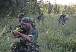 中國青少年軍事冬令營帶孩子了解安全自救常識