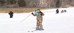 體驗青少年軍事冬令營活動是快樂的