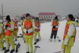 運(yùn)動(dòng)滑雪冬令營讓你的假期更加有意義