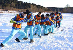 雪地拔河