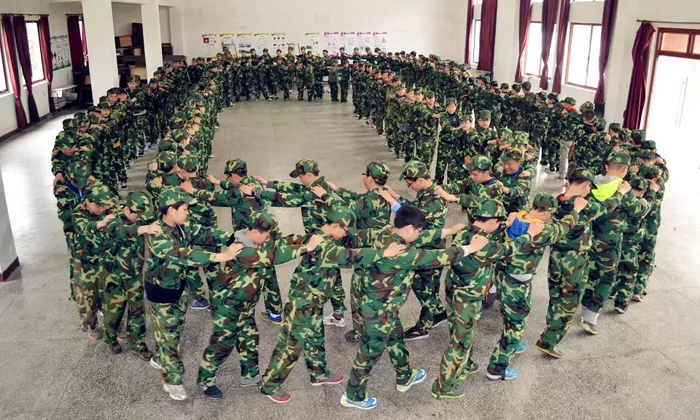 軍事拓展冬令營(yíng)