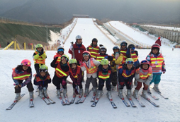 參加湖北滑雪冬令營(yíng)開啟冬季冰雪節(jié)！