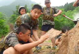 武漢軍事冬令營分享野外生火技巧