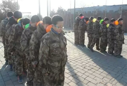加入武漢軍事冬令營體驗(yàn)獨(dú)立生活